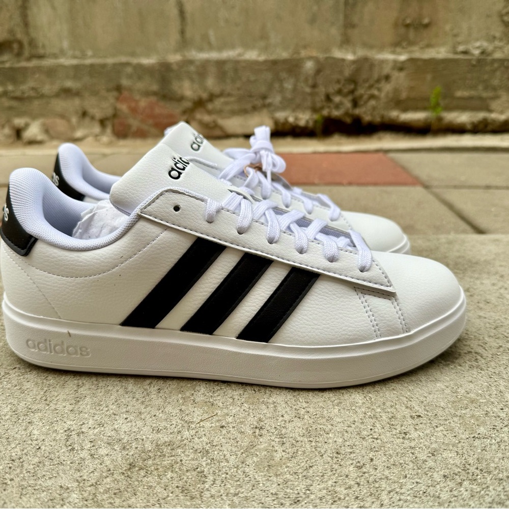 Adidas Grand Court 2.0 size 8 mens